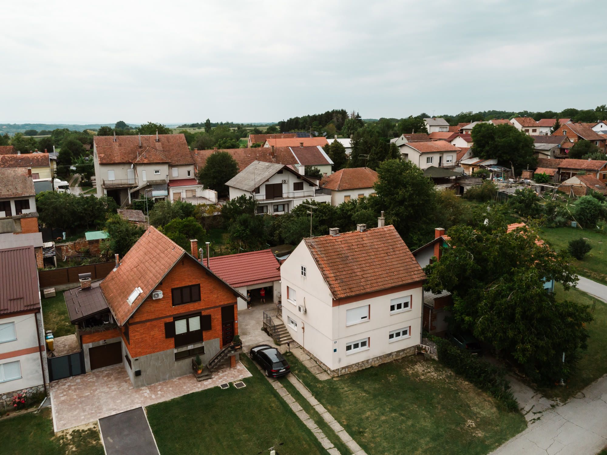 Zračni snimak kuće i susjedstva